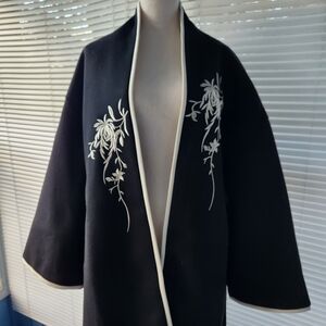 NWOT! Black Floral Embroidered Kimono Robe